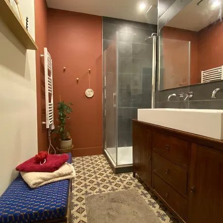 Bright Duplex On The Floor! Apartment